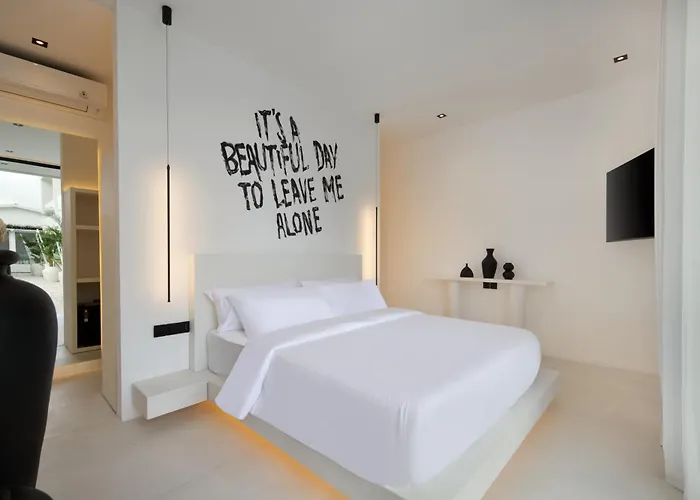 Hotel The Den 4*