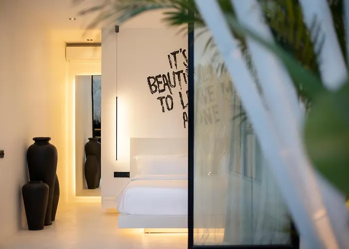 Hotel The Den 4*